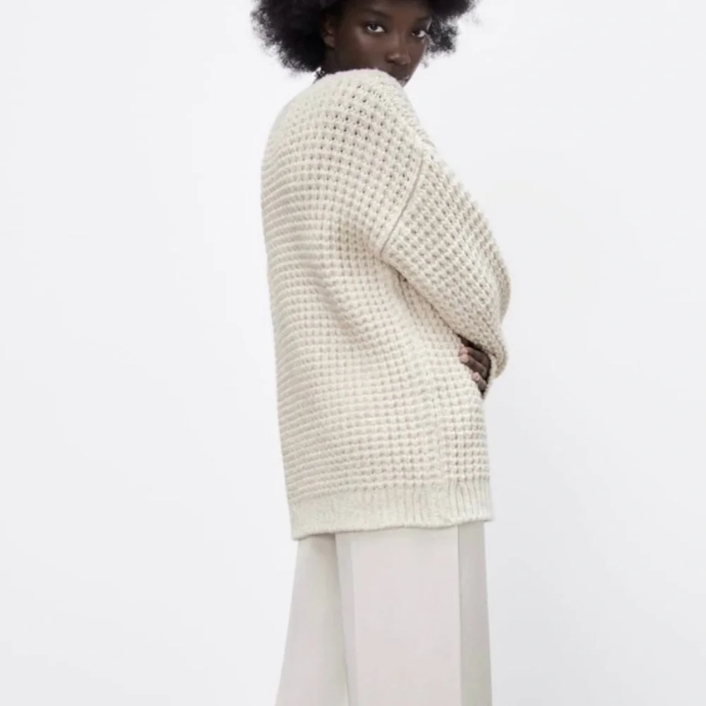 Zara Chunky Oversized Knit V-Neck Warm Cozy Soft Cream Sweater Size Large - Picture 4 of 12